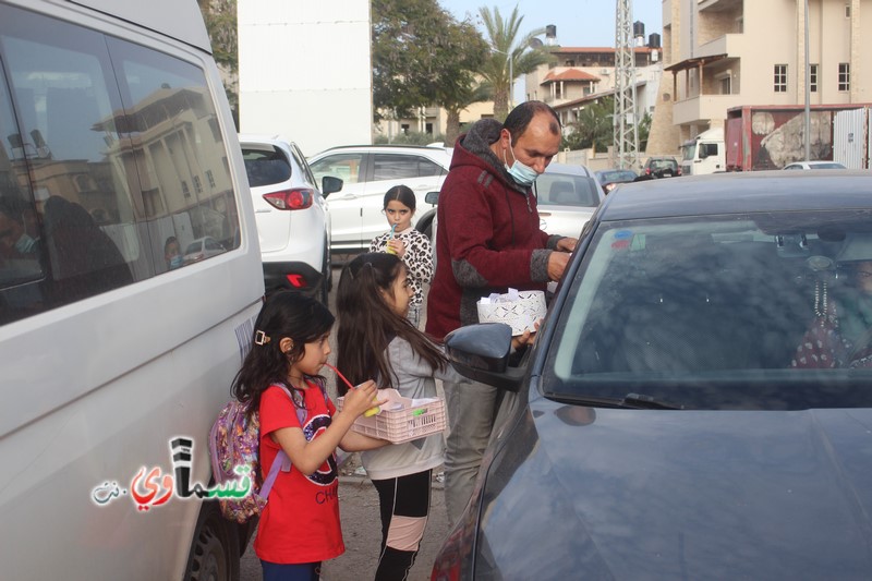 كفرقاسم : امهات حي الشعب في مبادة رائعة بتوزيع تمر ومسبحة الكترونية وعبارات في شوارع المدينة بمناسبة اقتراب حلول شهر رمضان الفضيل . 